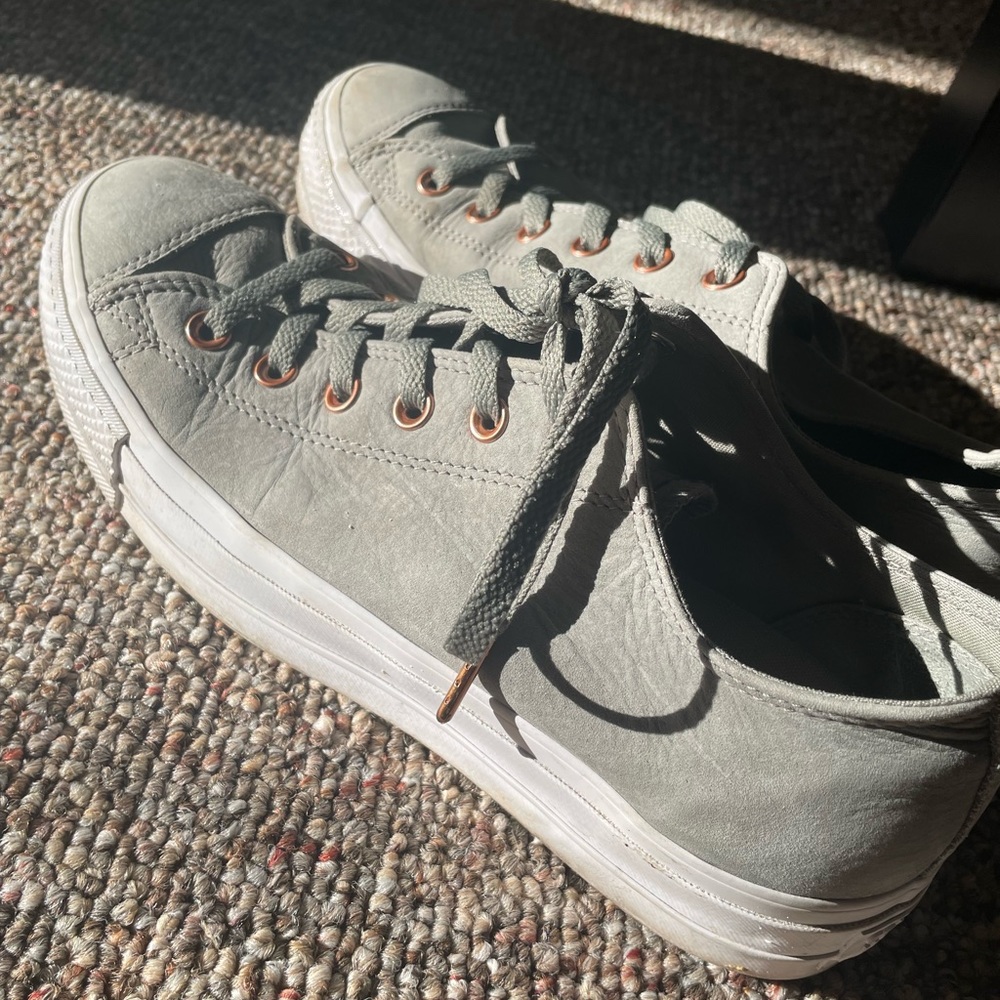 Converse platform sneakers size 10.5
